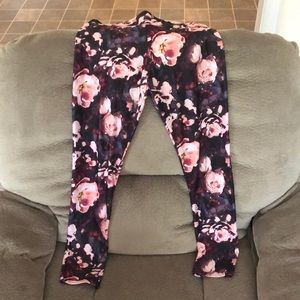 American Eagle Floral Leggings